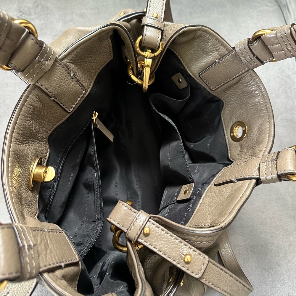 Marc Jacobs Pebbled Taupe Leather Satchel with Gold Accents - Picture 4 of 6